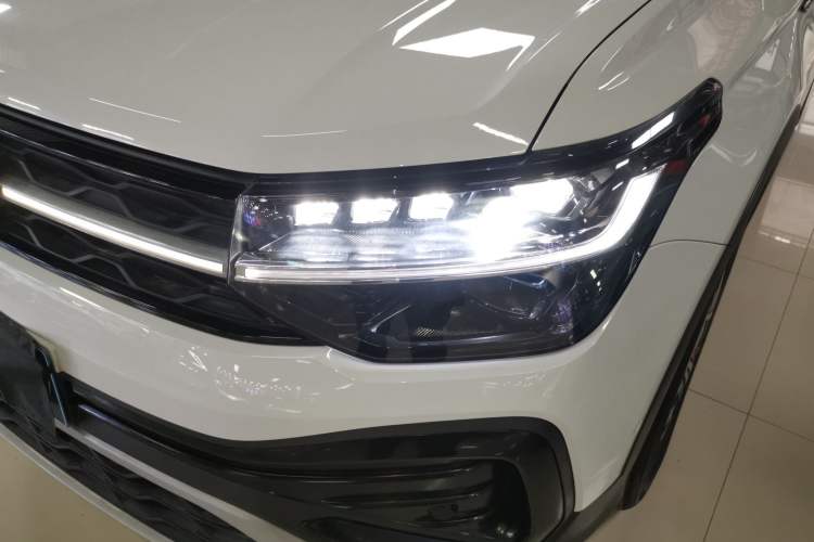 Used Volkswagen Tharu 2024 300TSI Two-Wheel-Drive Moon Luxury Edition
