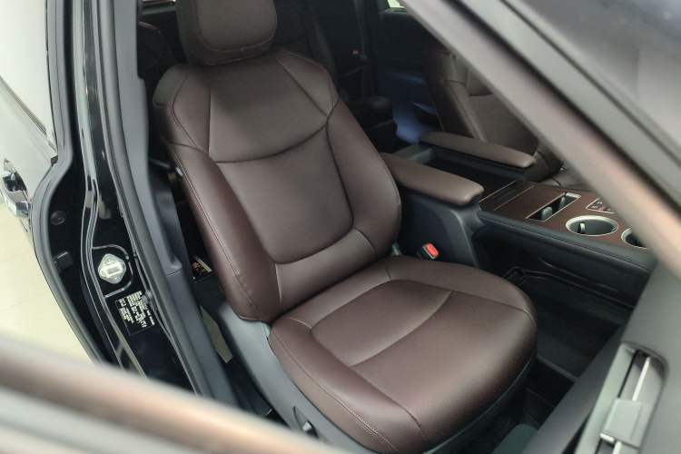 Used Toyota Granvia 2024 2.5L Hybrid Comfort Edition