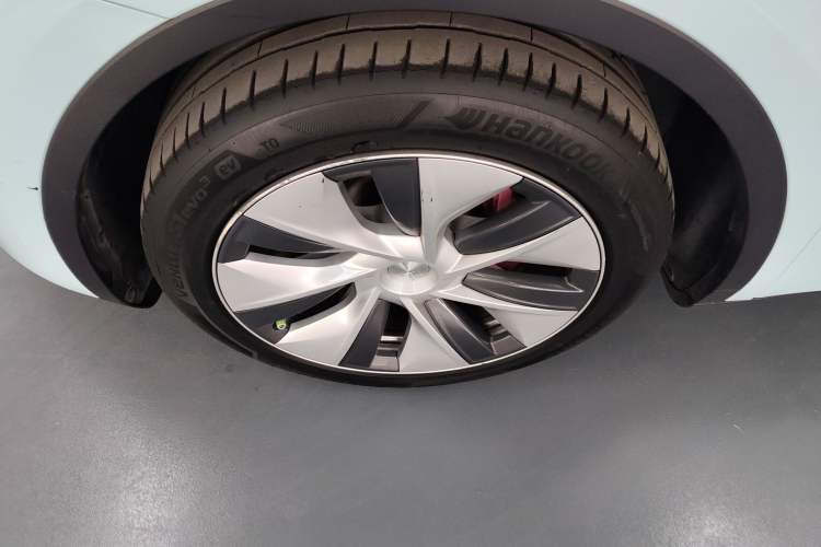 Used Tesla Model Y 2022 Long-Range All-Wheel-Drive Version
