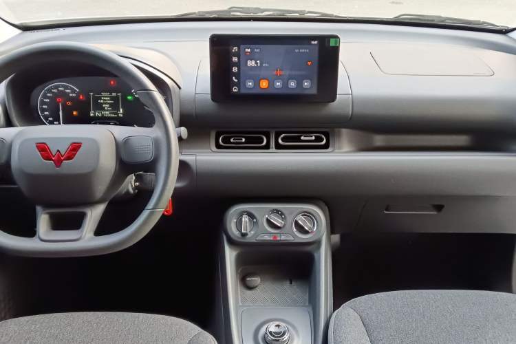 Used Wuling Hongguang New Energy 2025 Extended-Range Hybrid 50KM Comfort Version