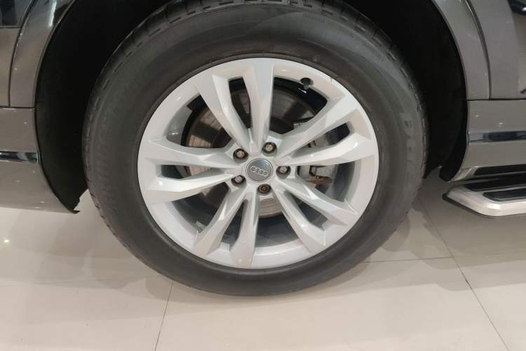 Used Audi Q7 2018 40 TFSI Comfort Model