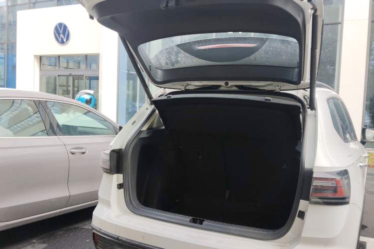 Used Volkswagen Tharu 2024 300TSI Two-Wheel-Drive Moon Luxury Edition