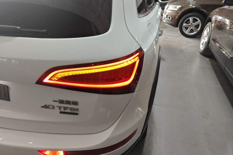 Used Audi Q5 2017 Plus 40 TFSI Comfort Model
