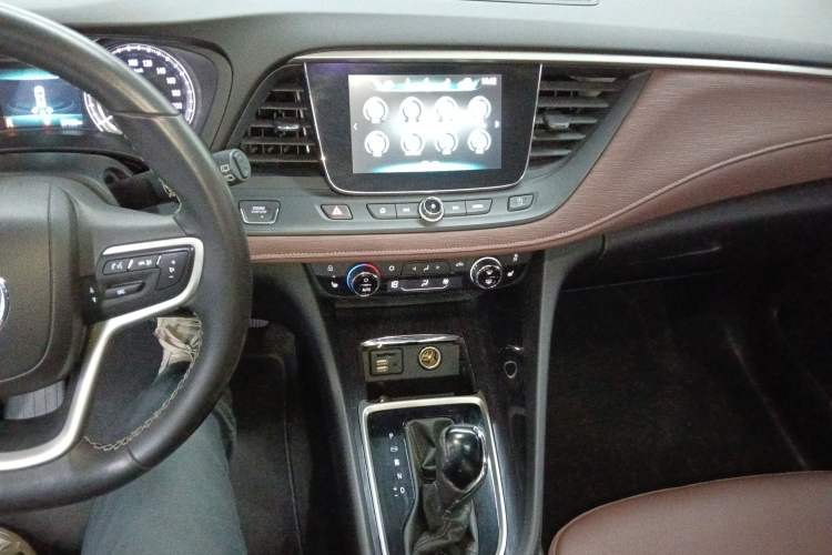 Used Buick GL6 2018 18T 5-seat Luxury Model
