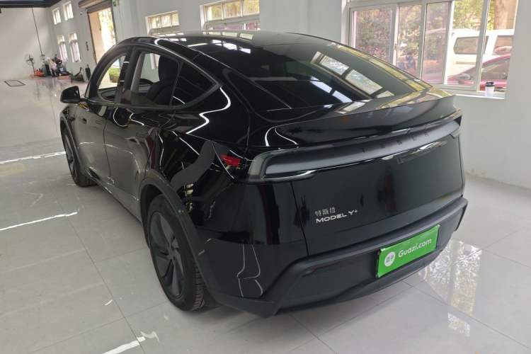 Used Tesla Model Y 2025 Long-Range All-Wheel-Drive Version