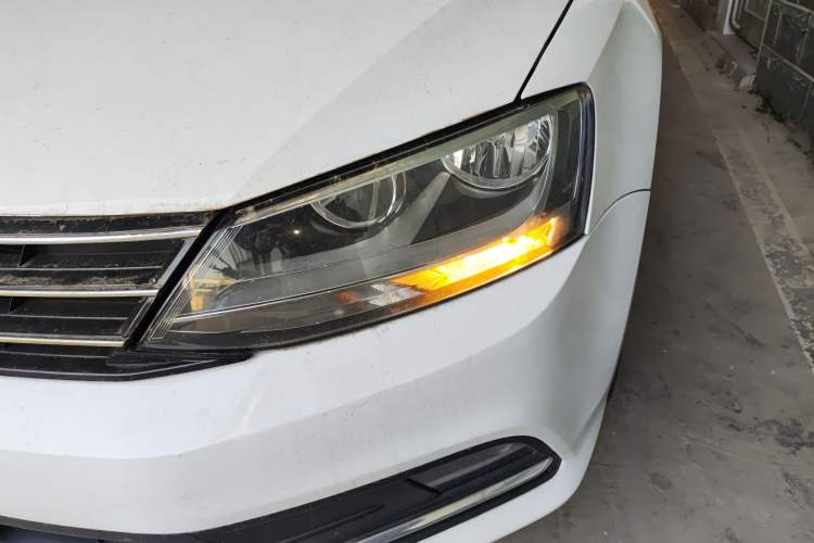 Used Volkswagen Sagitar 2017 230TSI Automatic Comfort Version
