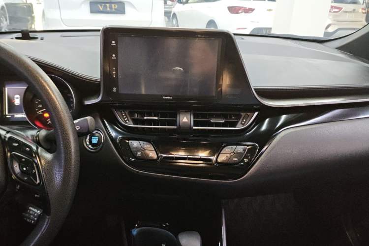 Used Toyota IZOA 2020 2.0L Yi Xiang CARE
