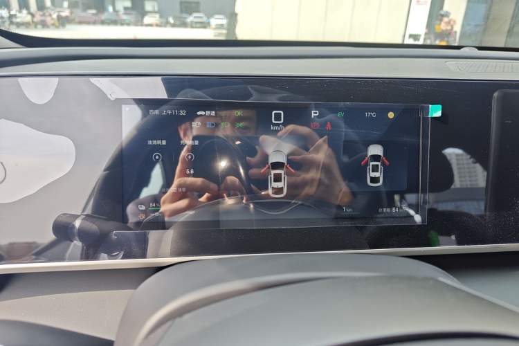 Used BYD Qin L 2025 DM-i Smart Drive 80KM Leading Model
