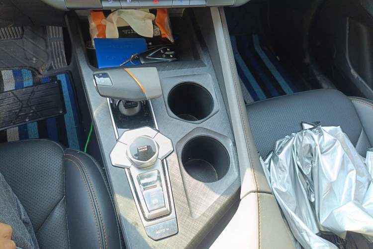 Used Changan UNI-V 2022 1.5T Prestige Version