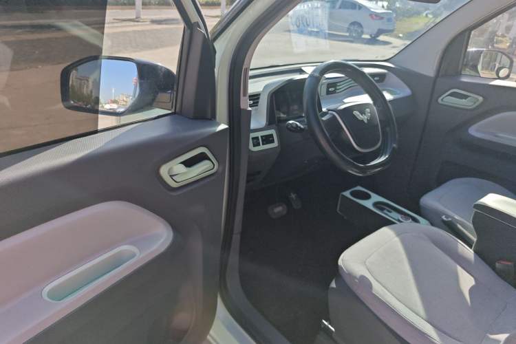 Used Wuling Hongguang MINIEV 2021 Macaron Sandwich Model 170 km Lithium Iron Phosphate
