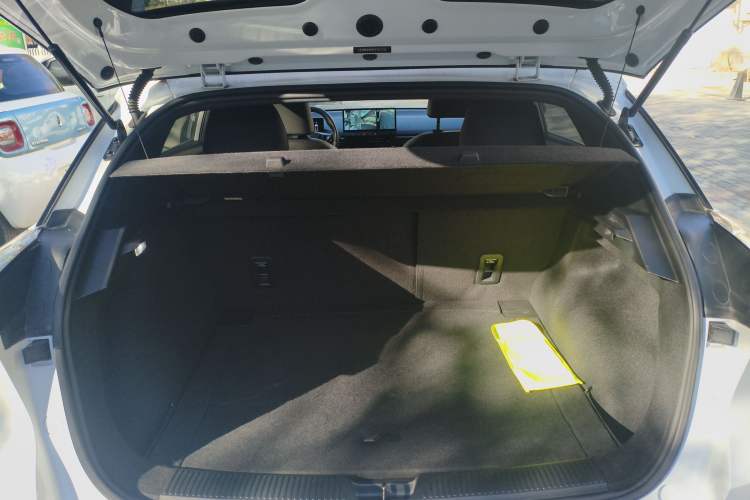 Used MG 4 EV 2023 415 km Range Sea-Faring Champion Edition
