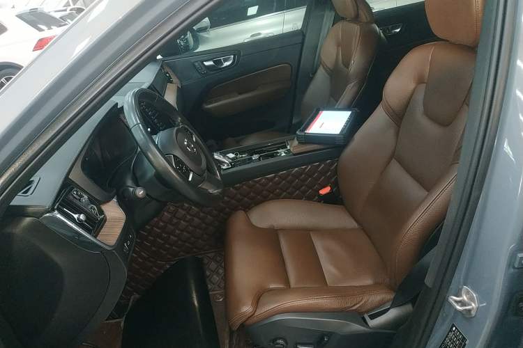 Used Volvo XC60 New Energy 2022 T8 Plug-in Hybrid All-Wheel Drive Smart Luxury Edition
