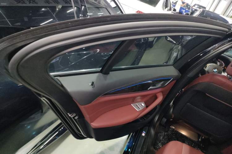 Used BMW 5 Series 2022 Restyled 530Li Leading Edition M Sport Package
