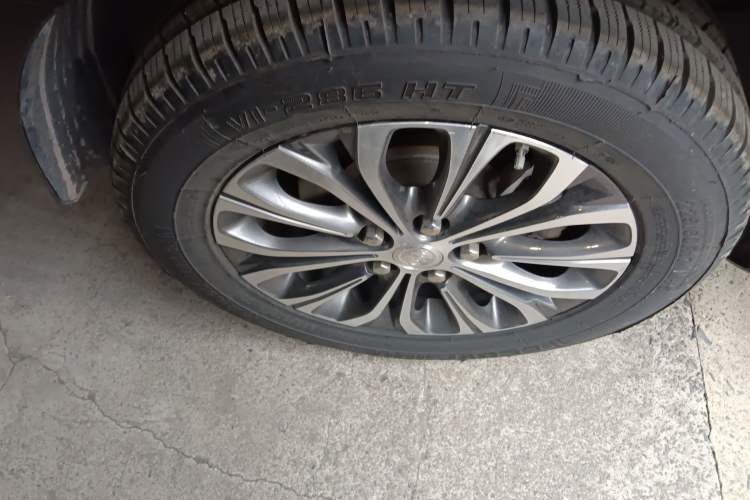 Used Buick GL8 2023 Facelifted Land Cruiser Executive Luxury Version