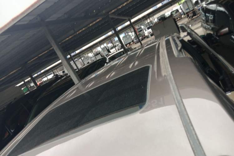 Used Buick GL8 2023 Facelifted Land Cruiser Executive Luxury Version
