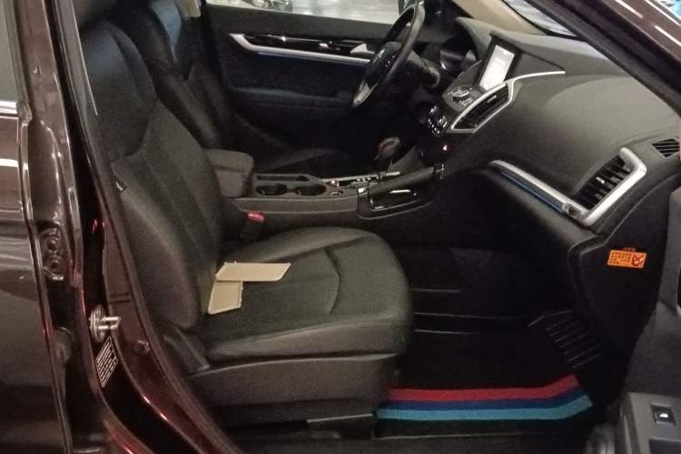 Used Dongfeng Aeolus AX7 2015 2.0L Automatic Zhiyi Trim
