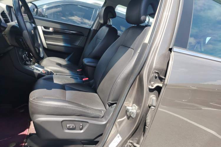 Used Chevrolet Captiva 2015 2.4L 4x4 Flagship Edition 7-Seater
