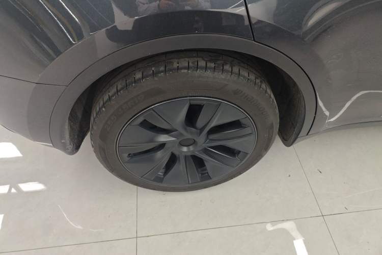 Used Tesla Model Y 2024 Long-Range All-Wheel-Drive Version