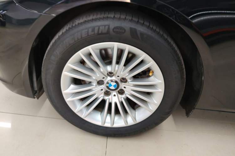 Used BMW 5 Series 2014 525Li Leading Model
