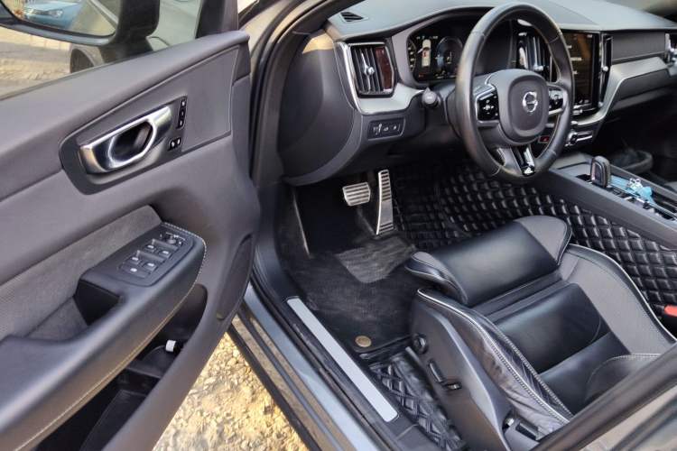 Used Volvo XC60 New Energy 2021 T8 E-Drive Hybrid Smart & Dynamic Edition