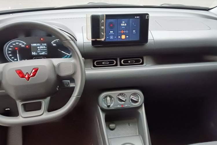 Used Wuling Hongguang New Energy 2024 All-Electric Model 300KM Standard Version