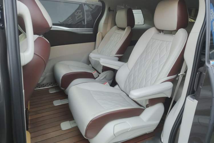 Used Buick GL8 2022 Land Cruiser Executive Class 652T Comfort Model
