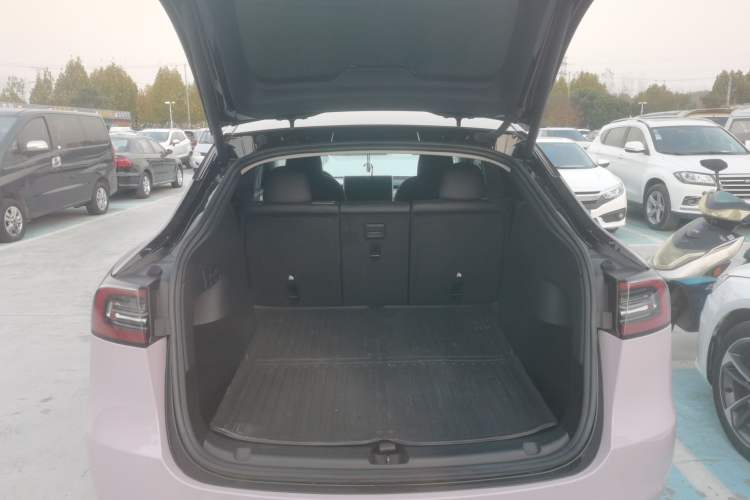 Used Tesla Model Y 2023 Rear-Wheel-Drive Version
