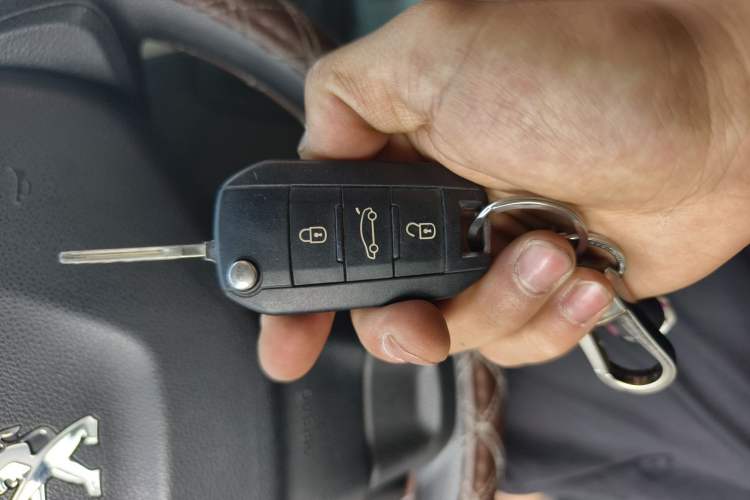 Used Peugeot 301 2014 1.6L Manual Comfort Edition