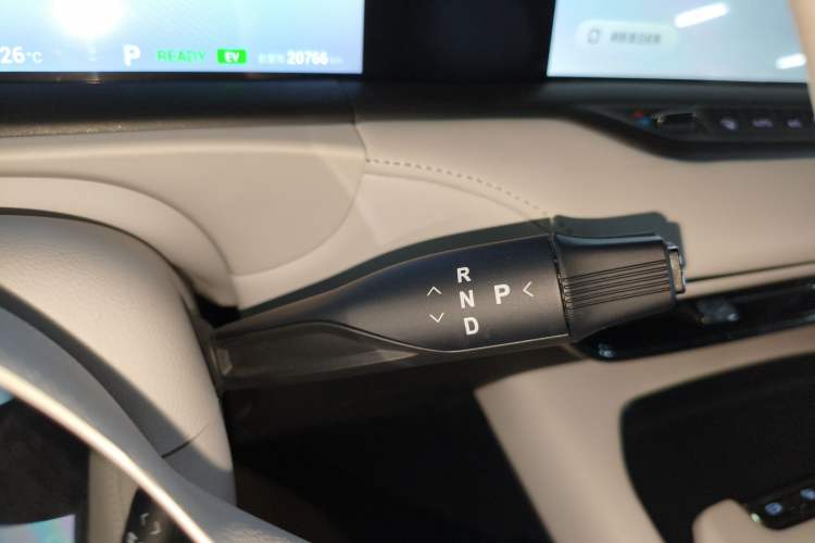 Used VOYAH FREE 2025 318 259 km All-Wheel-Drive Exploration Edition
