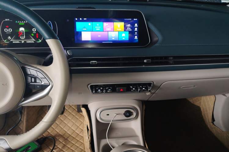 Used ORA Good Cat 2023 401 km Standard Range Luxury Version Lithium Iron Phosphate