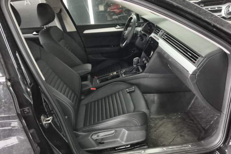 Used Volkswagen Magotan 2025 Zhongxiang Version 280TSI DSG Comfort Edition
