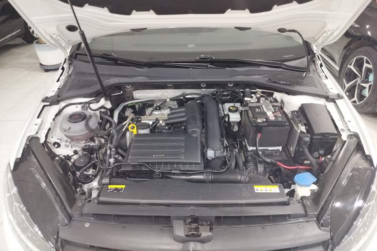 Used Volkswagen Golf 2020 Zhiai Edition 200TSI DSG Comfortable & Ambitious Version
