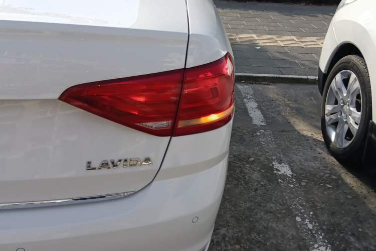 Used Volkswagen Lavida 2017 1.6L Automatic Comfort Edition
