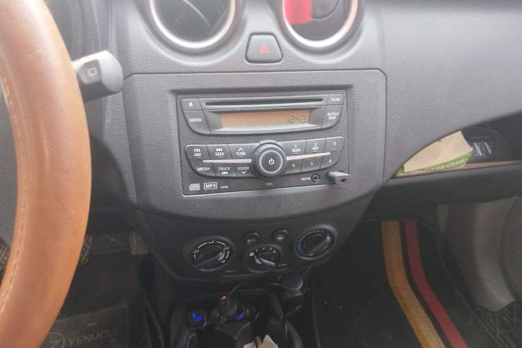 Used Venucia R30 2014 1.2L Manual Luxury Edition