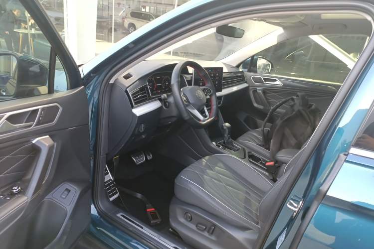 Used Volkswagen Tiguan L 2023 330TSI Automatic Two-Wheel Drive R-Line Enjoyment Edition
