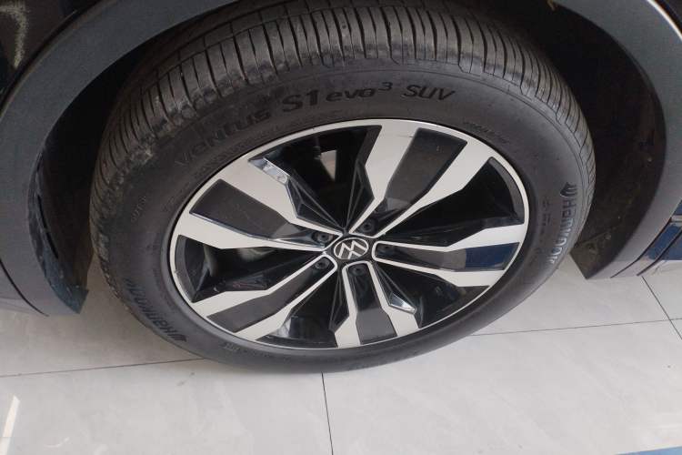 Used Volkswagen Tiguan L 2023 Restyled 330TSI Automatic Two-Wheel Drive R-Line Enhanced Comfort Version