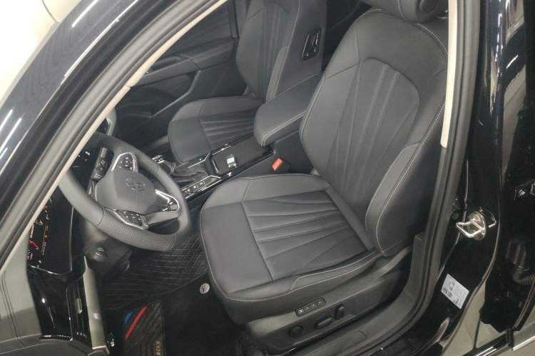 Used Volkswagen Passat 2025 Premium Version 380TSI Dragon Edition
