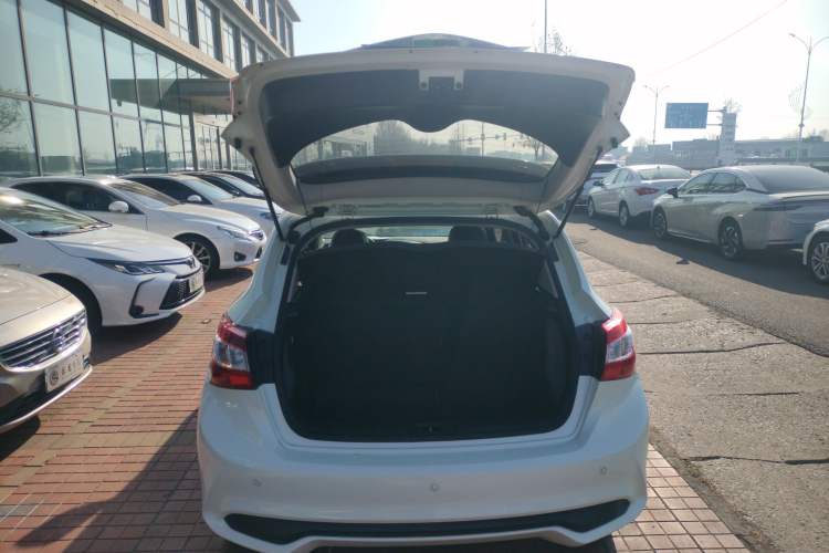 Used Nissan Tiida 2021 1.6L CVT Cool Edition
