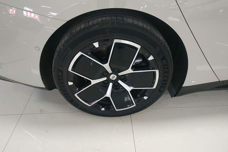 Used  SU7 2024 Rear-Drive Long-Range Intelligent Driving Version
