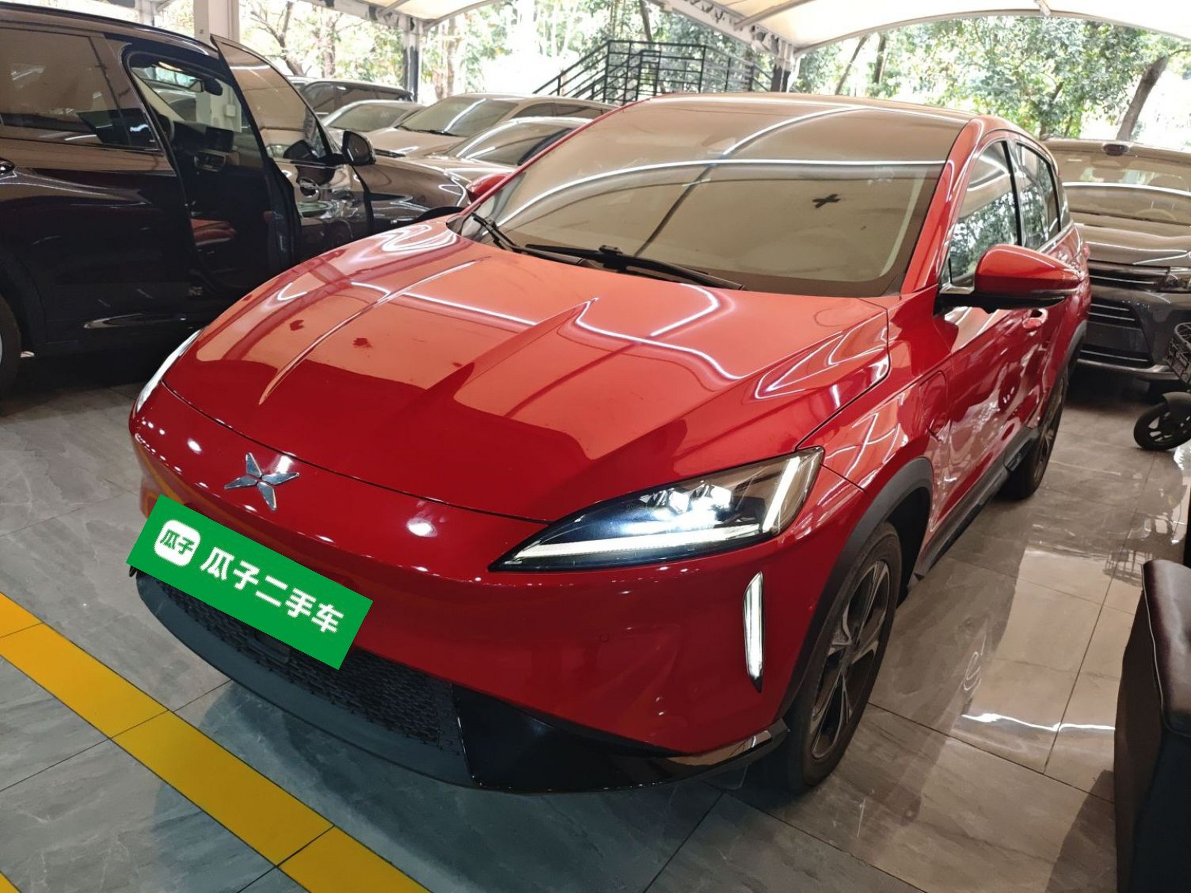 Под передней частью автомобиля