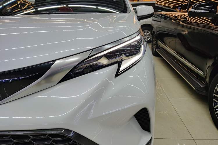 Used Toyota Granvia 2024 2.5L Hybrid Luxury Edition
