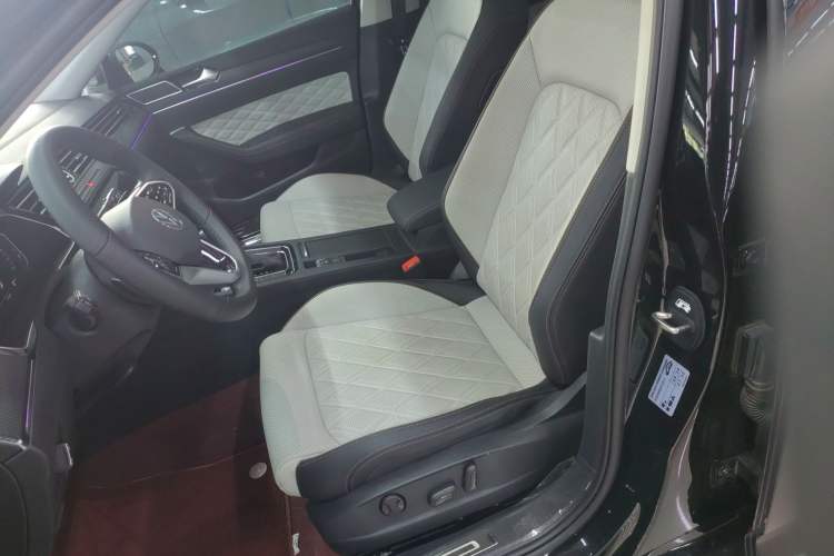 Used Volkswagen Magotan 2025 Zhongxiang Version 330TSI DSG Luxury Edition
