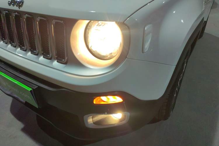 Used  Renegade 2018 Connected Large Screen Version 180T Automatic Smart Version
