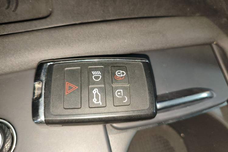 Used Land Rover Discovery 2021 360 PS R-Dynamic S