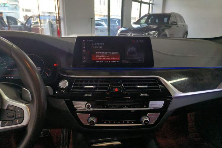 Used BMW 5 Series 2019 Facelifted 530Li Leading Edition M Sport Package
