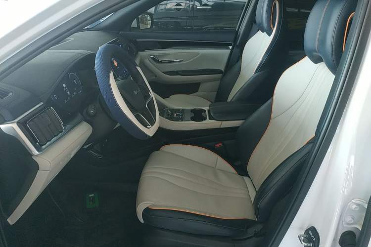 Used BYD Song PLUS New Energy 2024 HONOR Edition DM-i 110km Flagship PLUS
