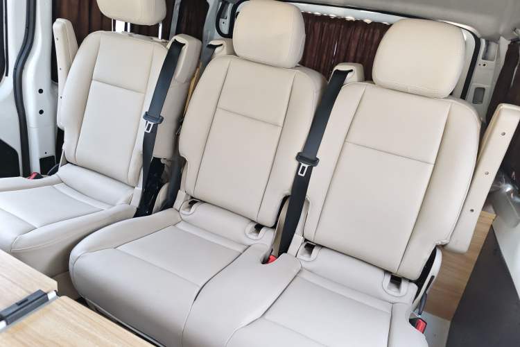 Used JMC Fushun 2023 2.0T Automatic Short-Wheelbase Low-Roof Commercial & Multi-Purpose Passenger Vehicle 6 Seats with Lift-Up Tailgate
