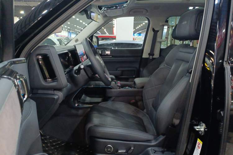 Used Formula Leopard Leopard 5 2023 Navigator Edition
