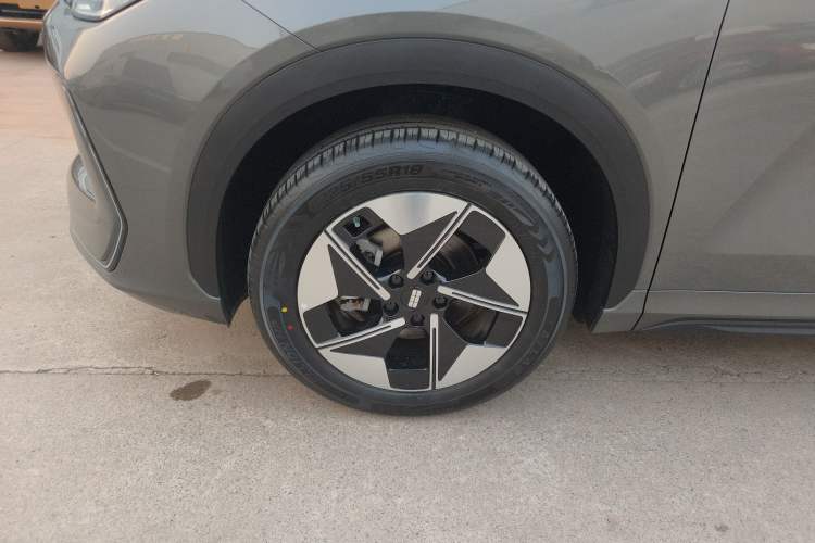 Used  E5 2024 440km Launch Edition
