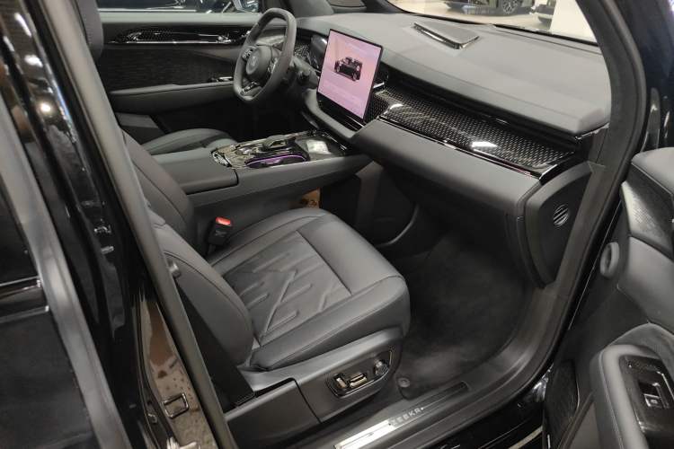 Used Zeekr 009 2024 7-Seater Aisle Version 108 kWh
